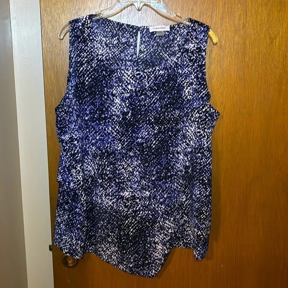 Calvin Kline Sleeveless Tiered Button Back Blouse Blue and Black Size XL
